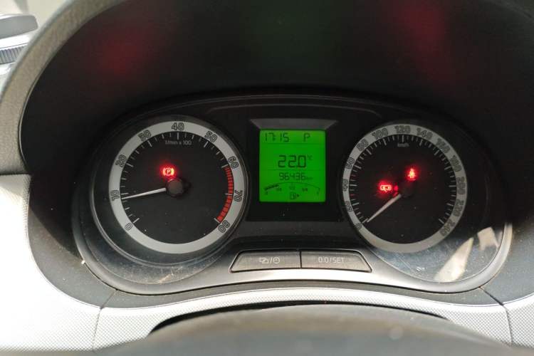 Used Skoda Fabia 2017 1.4L Automatic Car Enjoy Edition Odometer Close Up