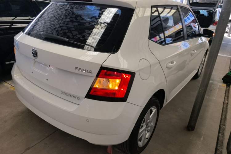 Used Skoda Fabia 2017 1.4L Automatic Car Enjoy Edition Rear Right 45 Deg