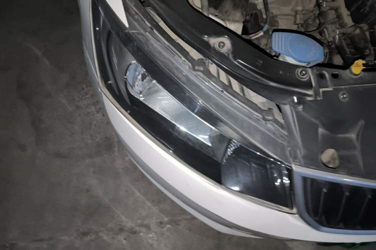Used Skoda Fabia 2017 1.4L Automatic Car Enjoy Edition Right Front Headlight