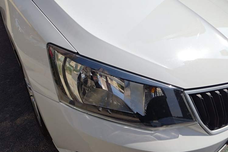 Used Skoda Fabia 2017 1.4L Automatic Car Enjoy Edition Right Front Headlight