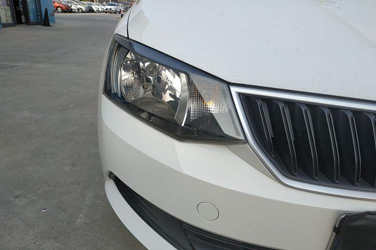 Used Skoda Fabia 2017 1.4L Automatic Car Enjoy Edition Right Front Headlight
