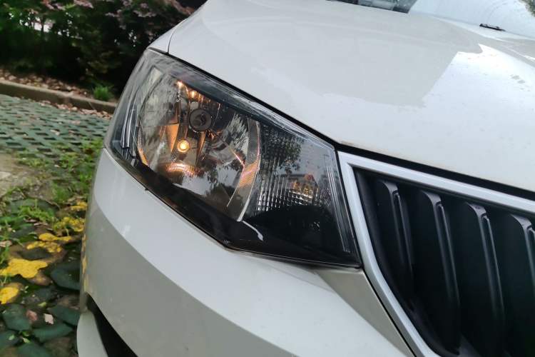 Used Skoda Fabia 2017 1.4L Automatic Car Enjoy Edition Right Front Headlight