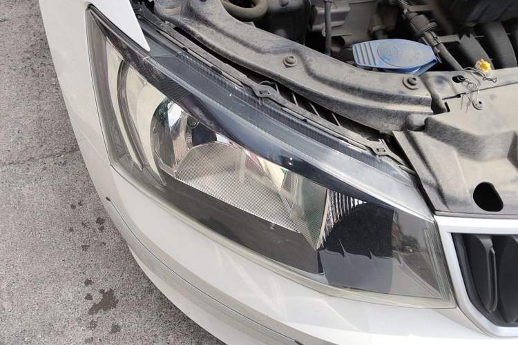 Used Skoda Fabia 2017 1.4L Automatic Front-Drive Model Right Front Headlight