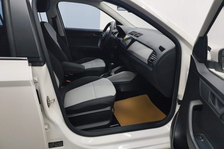 Used Skoda Fabia 2017 1.4L Automatic Car Enjoy Edition Right Front Seat