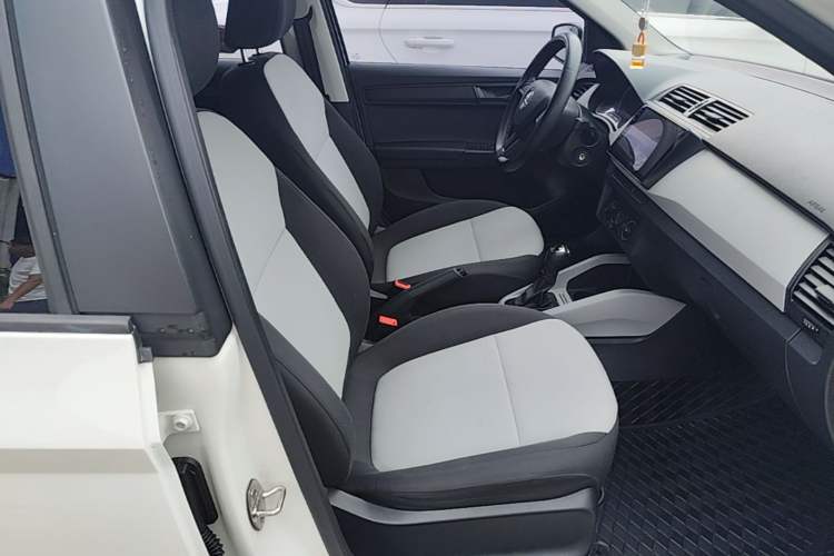 Used Skoda Fabia 2017 1.4L Automatic Car Enjoy Edition Right Front Seat