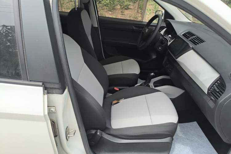 Used Skoda Fabia 2017 1.4L Automatic Car Enjoy Edition Right Front Seat