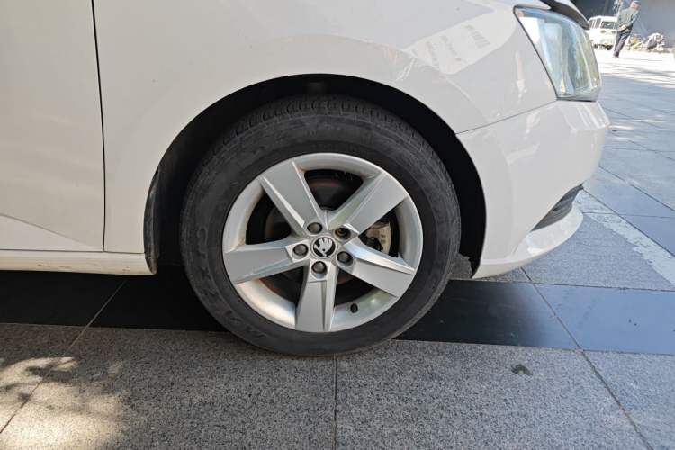 Used Skoda Fabia 2017 1.4L Automatic Car Enjoy Edition Right Front Wheel Hub
