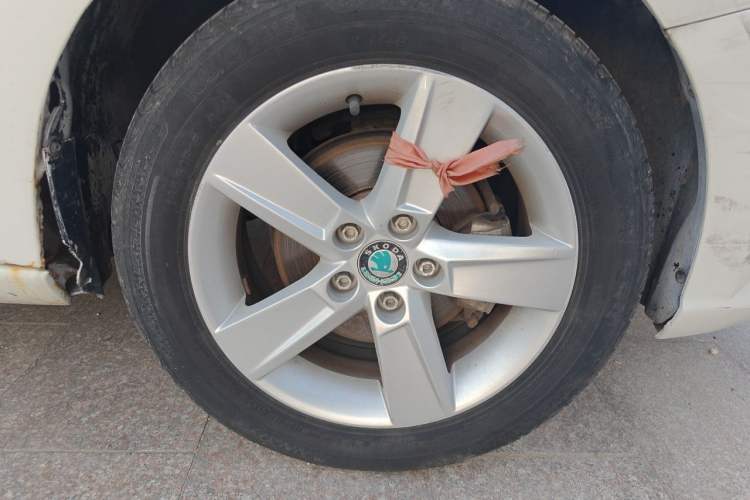 Used Skoda Fabia 2017 1.4L Automatic Car Enjoy Edition Right Front Wheel Hub