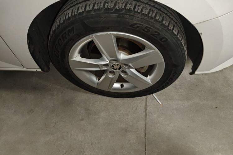 Used Skoda Fabia 2017 1.4L Automatic Car Enjoy Edition Right Front Wheel Hub