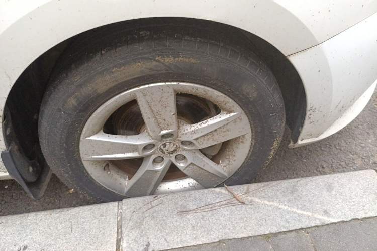 Used Skoda Fabia 2017 1.4L Automatic Car Enjoy Edition Right Front Wheel Hub