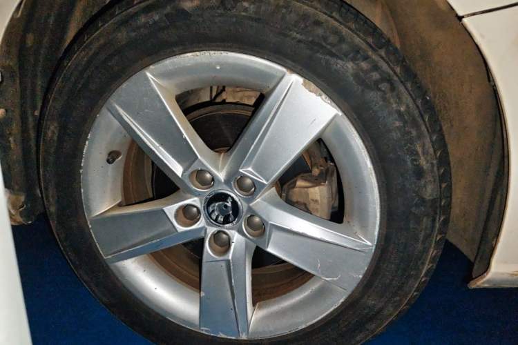 Used Skoda Fabia 2017 1.4L Automatic Car Enjoy Edition Right Front Wheel Hub