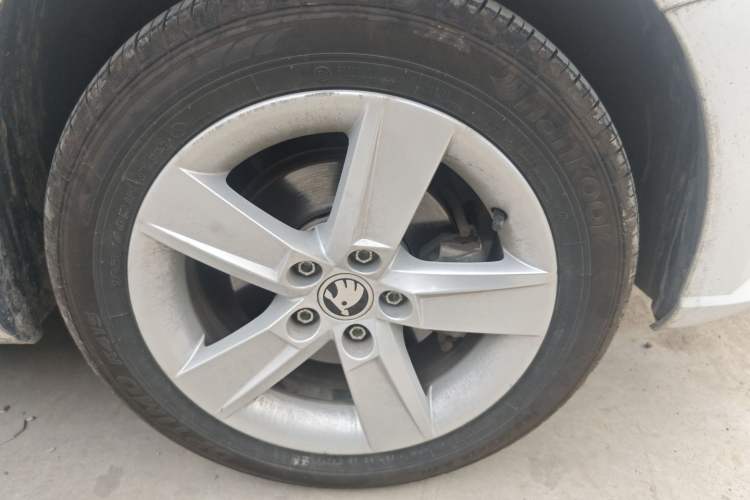 Used Skoda Fabia 2017 1.4L Automatic Car Enjoy Edition Right Front Wheel Hub