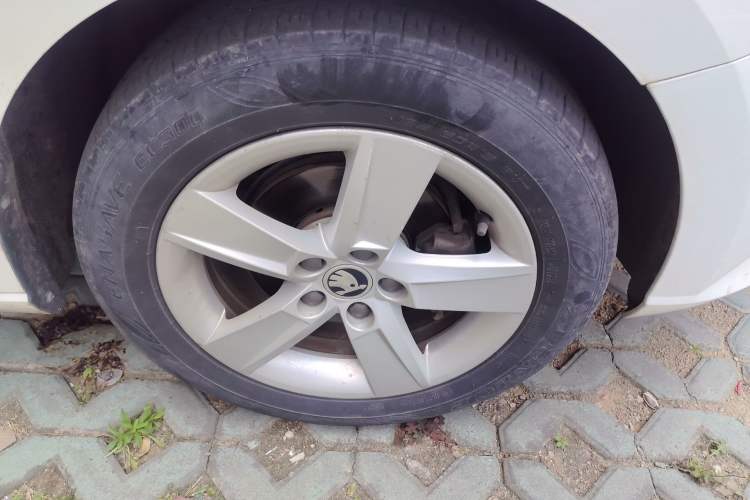 Used Skoda Fabia 2017 1.4L Automatic Car Enjoy Edition Right Front Wheel Hub