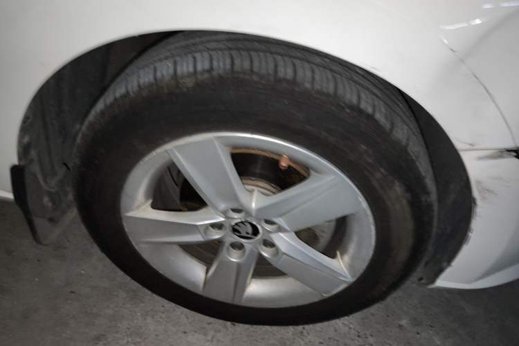 Used Skoda Fabia 2017 1.4L Automatic Car Enjoy Edition Right Front Wheel Hub