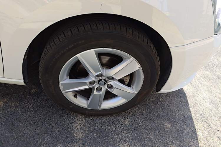 Used Skoda Fabia 2017 1.4L Automatic Car Enjoy Edition Right Front Wheel Hub