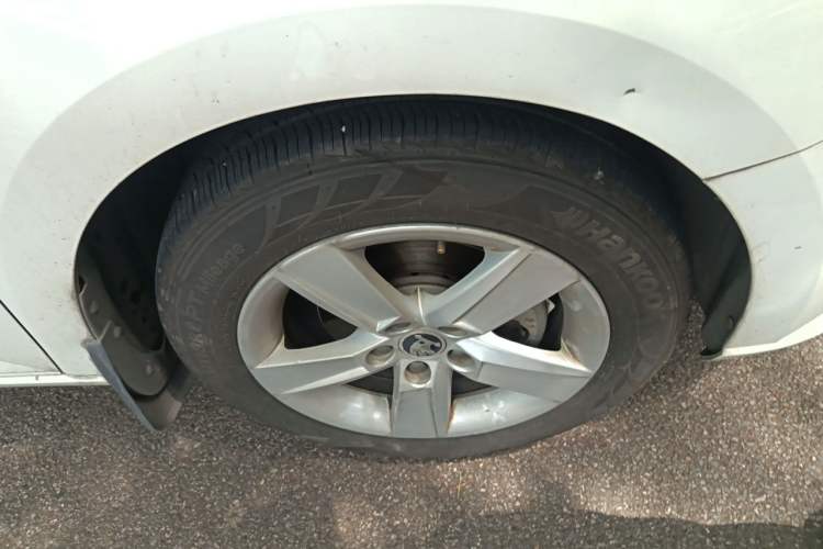 Used Skoda Fabia 2017 1.4L Automatic Car Enjoy Edition Right Front Wheel Hub