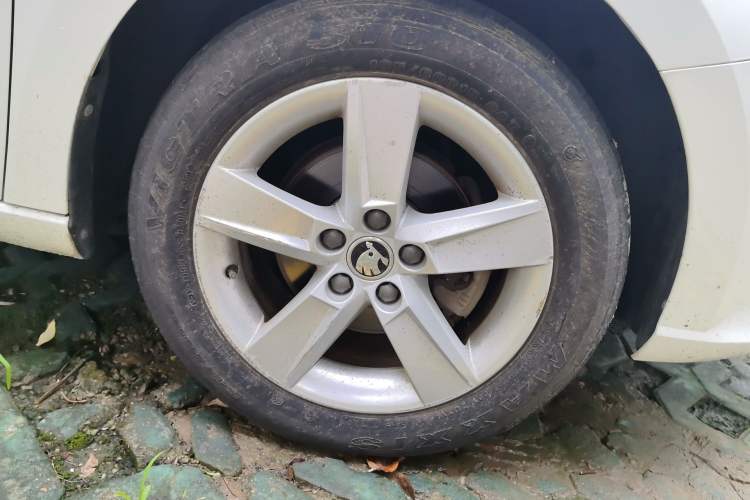 Used Skoda Fabia 2017 1.4L Automatic Car Enjoy Edition Right Front Wheel Hub