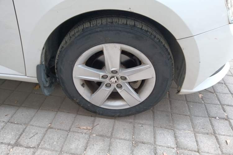 Used Skoda Fabia 2017 1.4L Automatic Car Enjoy Edition Right Front Wheel Hub