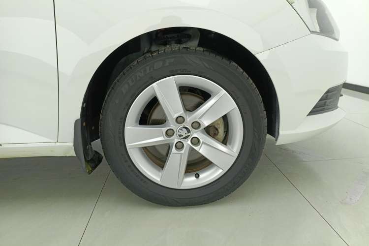 Used Skoda Fabia 2017 1.4L Automatic Car Enjoy Edition Right Front Wheel Hub