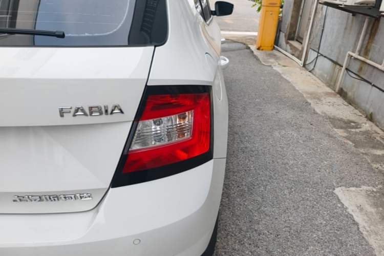 Used Skoda Fabia 2017 1.4L Automatic Car Enjoy Edition Right Rear Taillight
