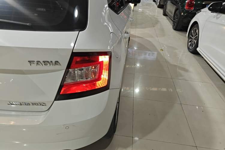 Used Skoda Fabia 2017 1.4L Automatic Car Enjoy Edition Right Rear Taillight