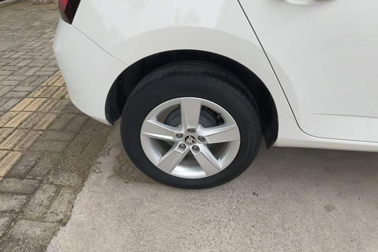 Used Skoda Fabia 2017 1.4L Automatic Car Enjoy Edition Right Rear Wheel Hub