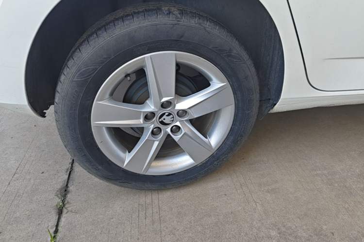 Used Skoda Fabia 2017 1.4L Automatic Car Enjoy Edition Right Rear Wheel Hub