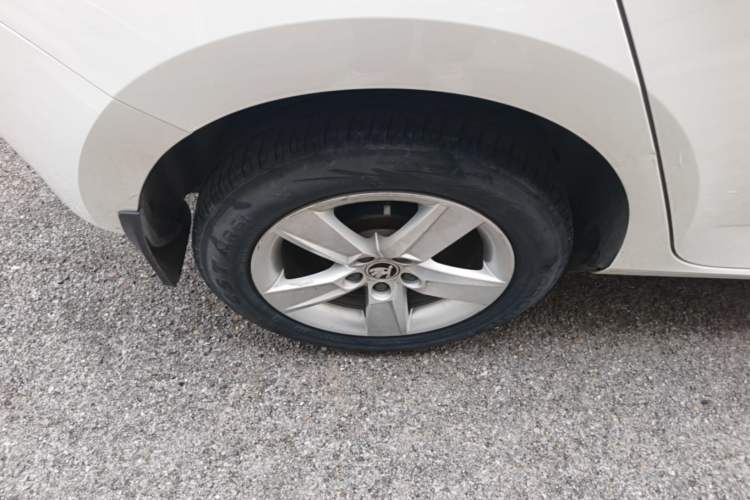 Used Skoda Fabia 2017 1.4L Automatic Car Enjoy Edition Right Rear Wheel Hub