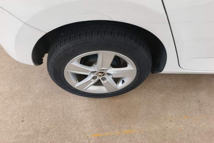 Used Skoda Fabia 2017 1.4L Automatic Car Enjoy Edition Right Rear Wheel Hub