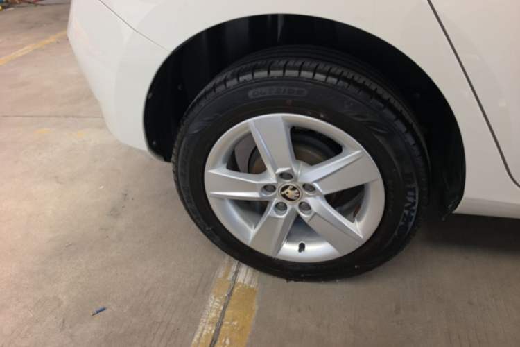 Used Skoda Fabia 2017 1.4L Automatic Car Enjoy Edition Right Rear Wheel Hub