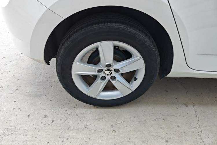 Used Skoda Fabia 2017 1.4L Automatic Car Enjoy Edition Right Rear Wheel Hub