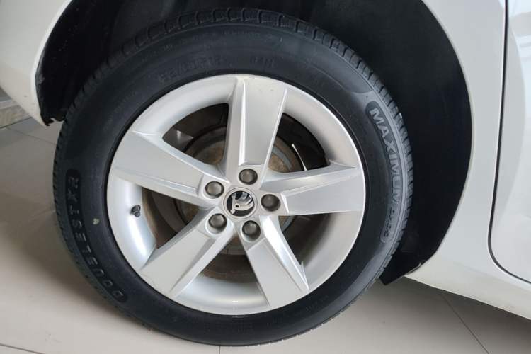 Used Skoda Fabia 2017 1.4L Automatic Car Enjoy Edition Right Rear Wheel Hub