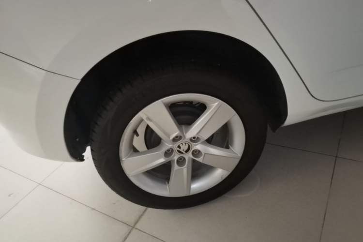 Used Skoda Fabia 2017 1.4L Automatic Car Enjoy Edition Right Rear Wheel Hub