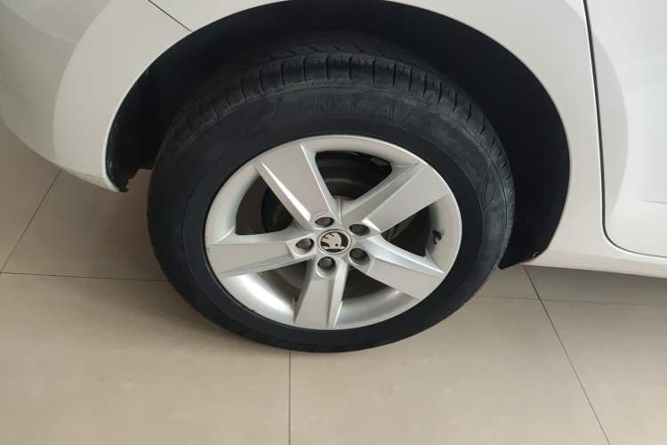 Used Skoda Fabia 2017 1.4L Automatic Car Enjoy Edition Right Rear Wheel Hub