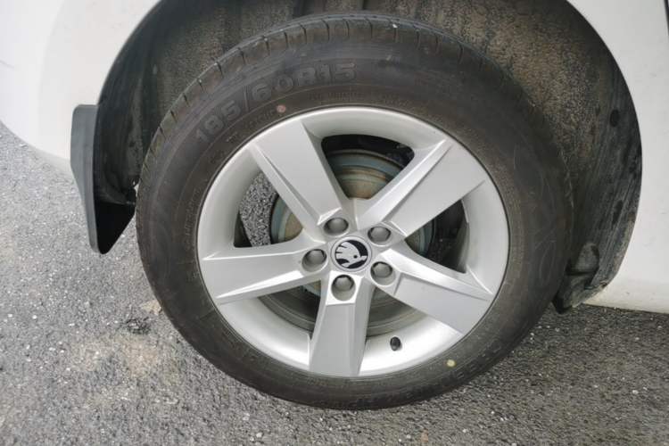 Used Skoda Fabia 2017 1.4L Automatic Car Enjoy Edition Right Rear Wheel Hub