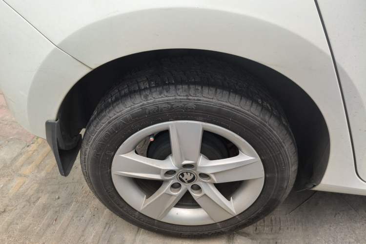 Used Skoda Fabia 2017 1.4L Automatic Car Enjoy Edition Right Rear Wheel Hub
