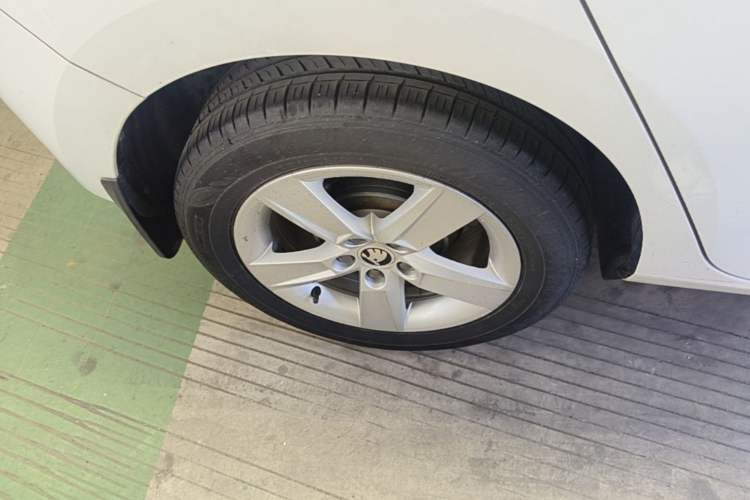 Used Skoda Fabia 2017 1.4L Automatic Car Enjoy Edition Right Rear Wheel Hub