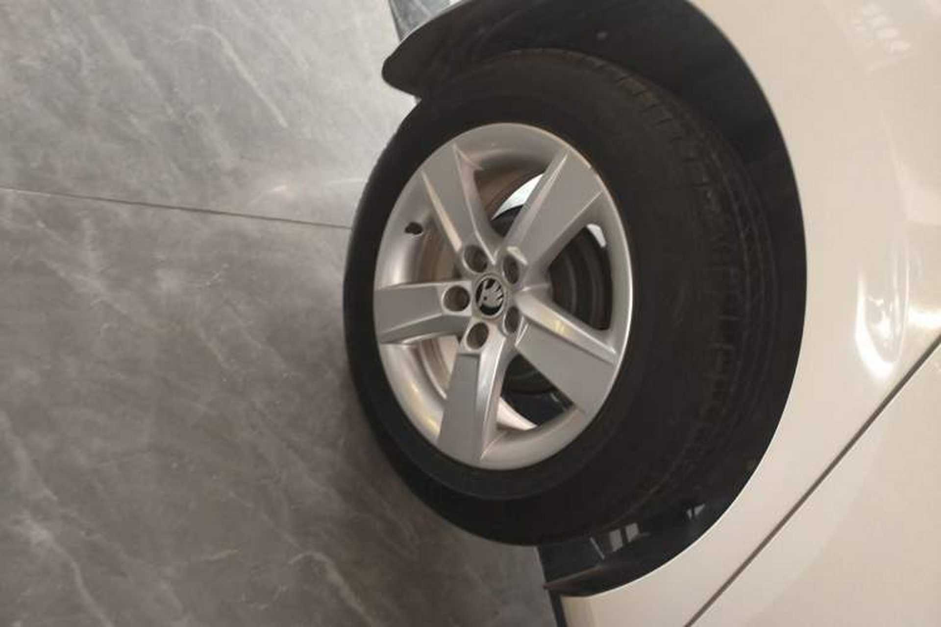Used Skoda Fabia 2017 1.4L Automatic Car Enjoy Edition Right Rear Wheel Hub