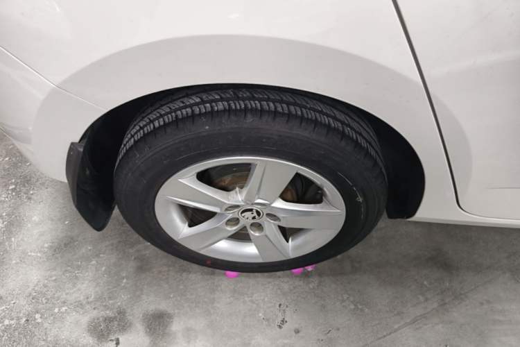 Used Skoda Fabia 2017 1.4L Automatic Car Enjoy Edition Right Rear Wheel Hub