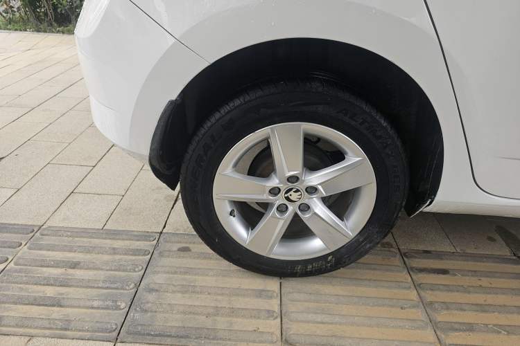Used Skoda Fabia 2017 1.4L Automatic Car Enjoy Edition Right Rear Wheel Hub