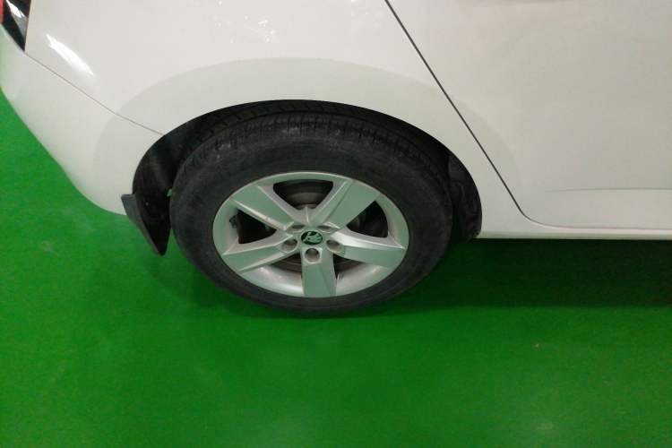 Used Skoda Fabia 2017 1.4L Automatic Car Enjoy Edition Right Rear Wheel Hub