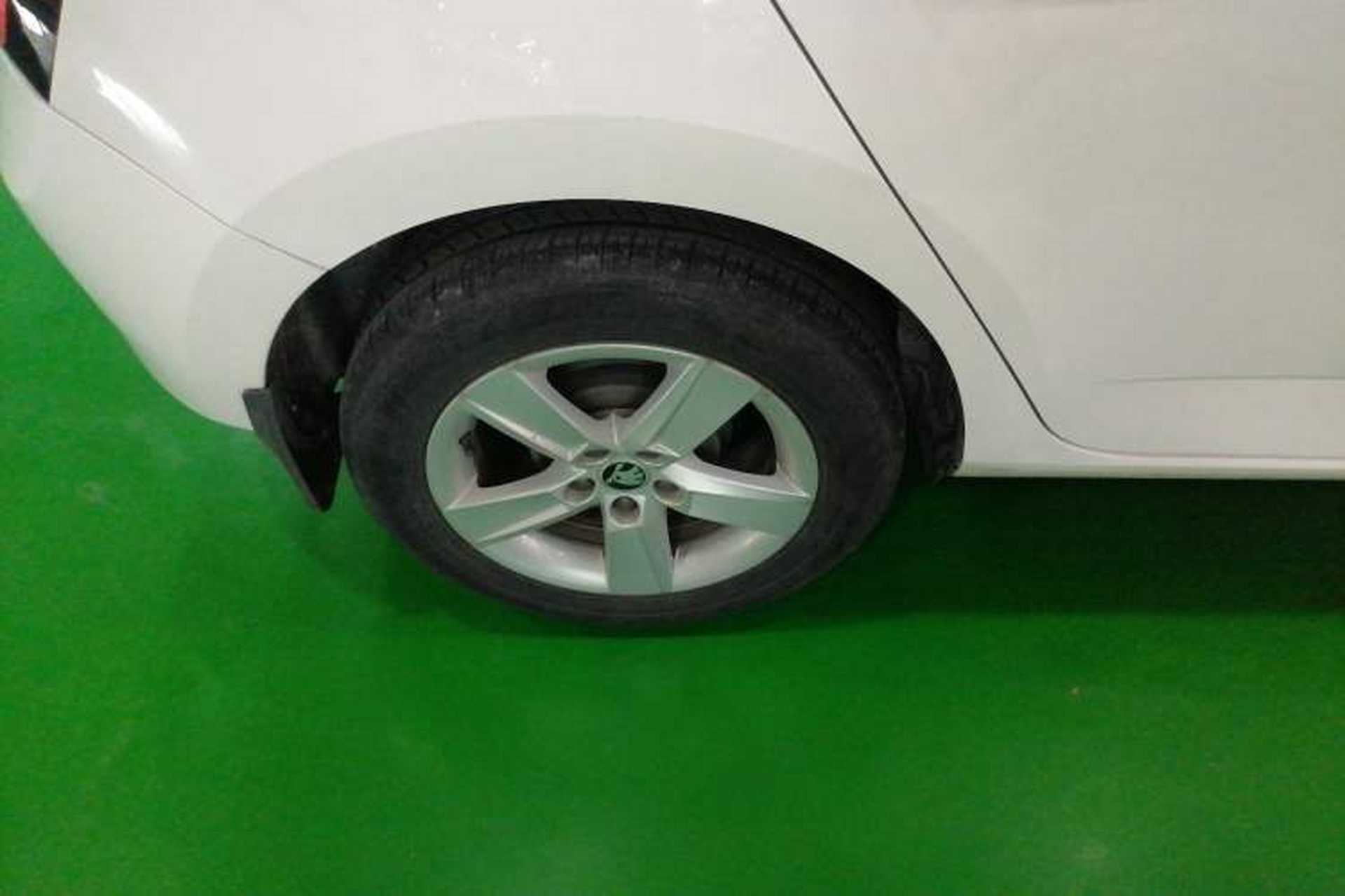 Used Skoda Fabia 2017 1.4L Automatic Car Enjoy Edition Right Rear Wheel Hub
