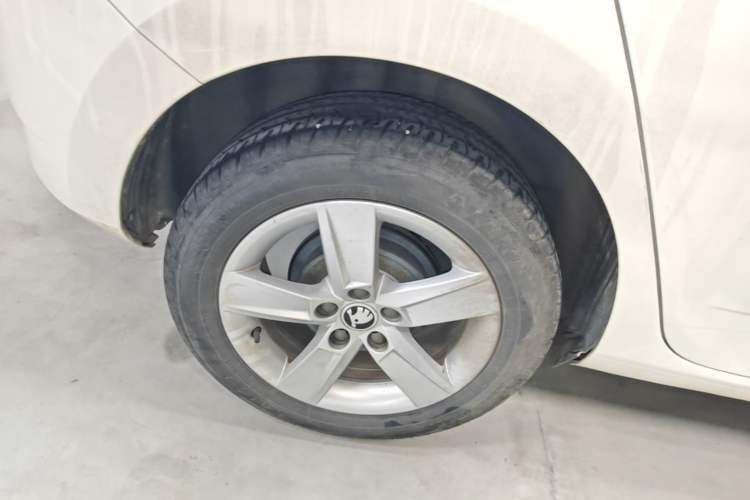 Used Skoda Fabia 2017 1.4L Automatic Car Enjoy Edition Right Rear Wheel Hub
