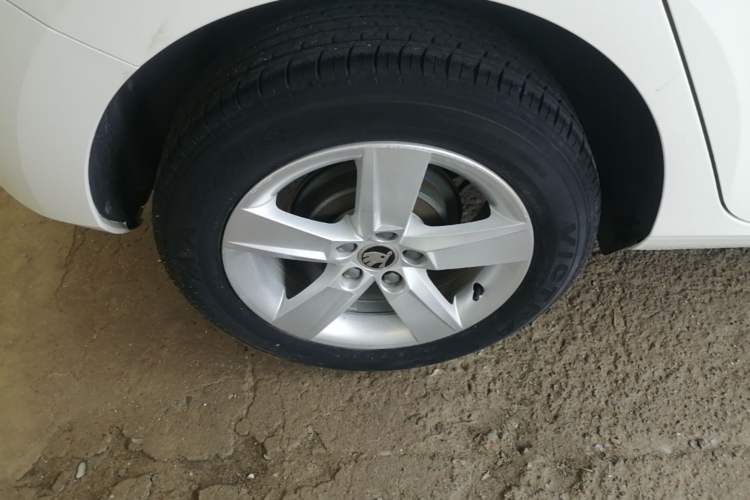 Used Skoda Fabia 2017 1.4L Automatic Car Enjoy Edition Right Rear Wheel Hub