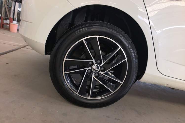 Used Skoda Fabia 2017 1.6L Automatic Chuanxing Edition Right Rear Wheel Hub