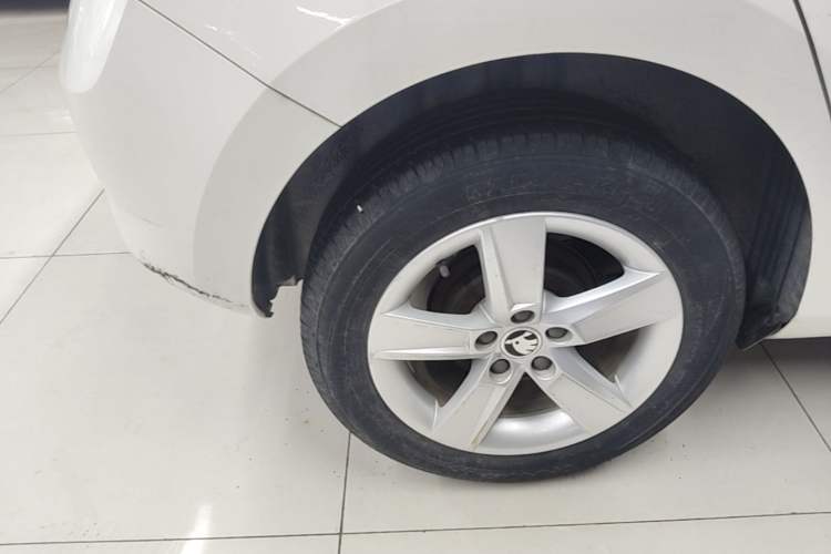 Used Skoda Fabia 2017 1.4L Automatic Car Enjoy Edition Right Rear Wheel Hub