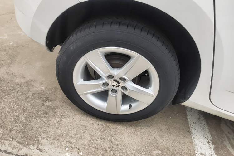 Used Skoda Fabia 2017 1.4L Automatic Car Enjoy Edition Right Rear Wheel Hub