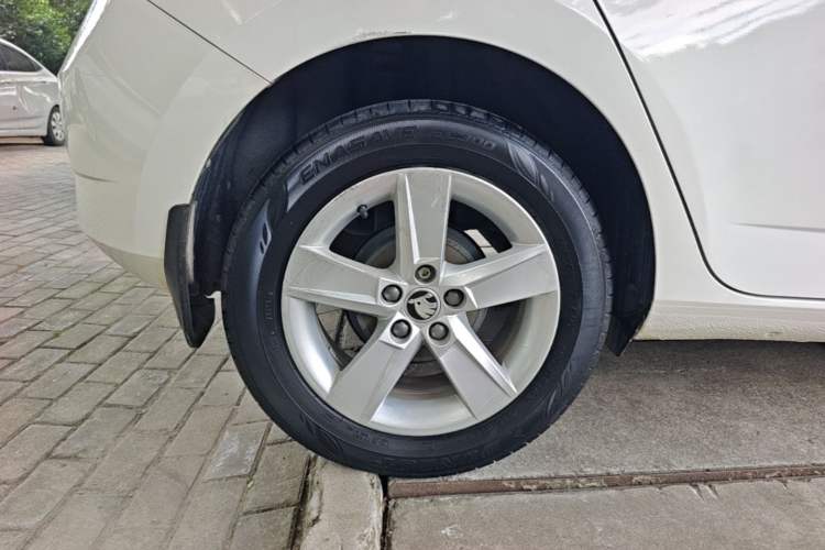 Used Skoda Fabia 2017 1.4L Automatic Car Enjoy Edition Right Rear Wheel Hub