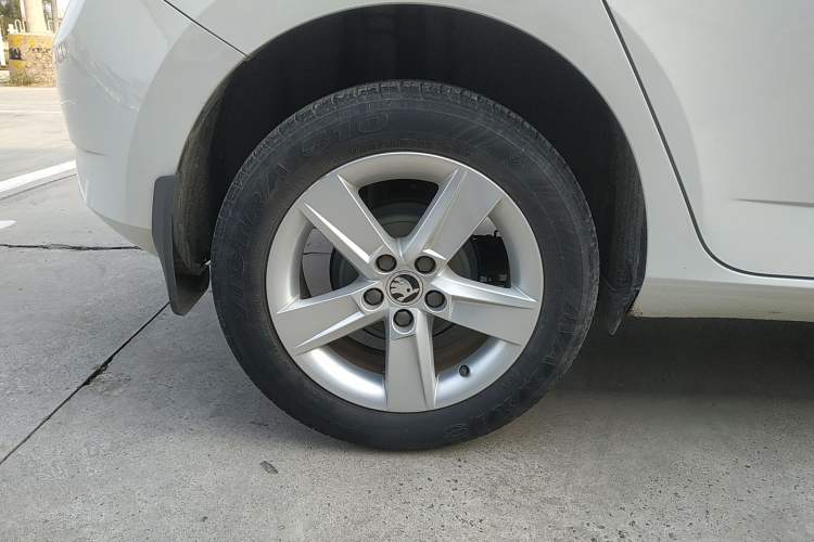 Used Skoda Fabia 2017 1.4L Automatic Car Enjoy Edition Right Rear Wheel Hub