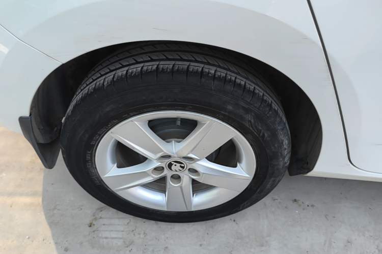 Used Skoda Fabia 2017 1.4L Automatic Car Enjoy Edition Right Rear Wheel Hub